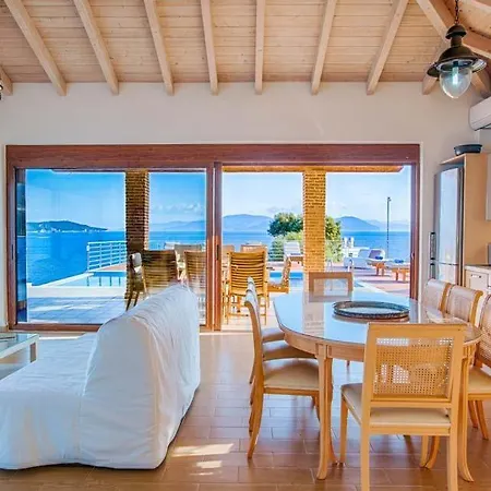 Villa Sleeps 9 Pool Air Con Wifi *