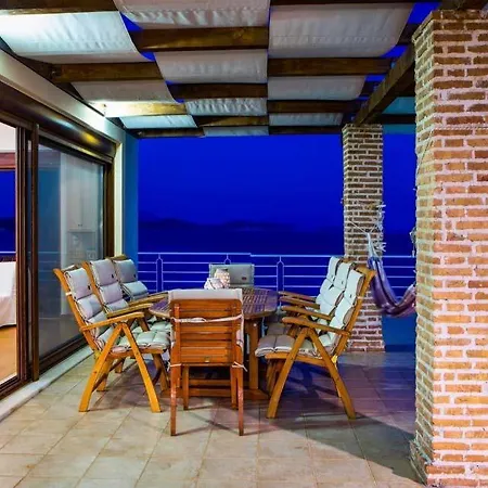 Sleeps 9 Pool Air Con Wifi