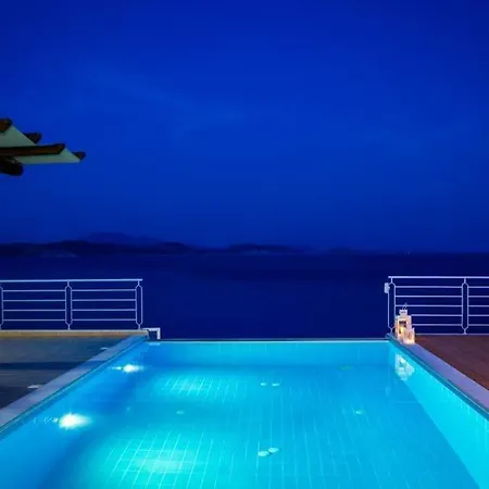 Sleeps 9 Pool Air Con Wifi *