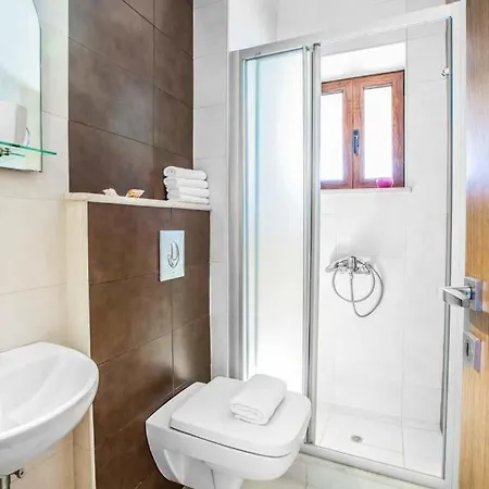 Villa Sleeps 9 Pool Air Con Wifi Sivota