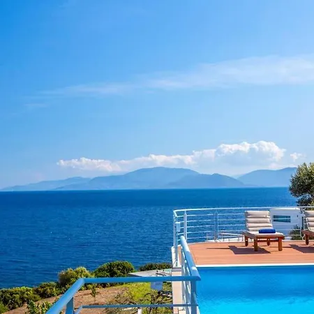 Sleeps 9 Pool Air Con Wifi Sivota