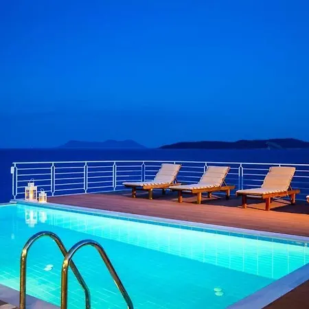 Sleeps 9 Pool Air Con Wifi Sivota