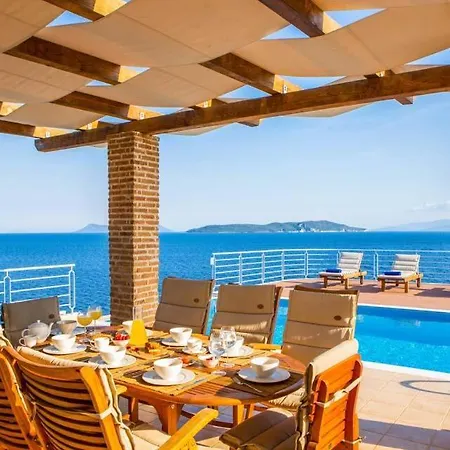 Sleeps 9 Pool Air Con Wifi Sivota