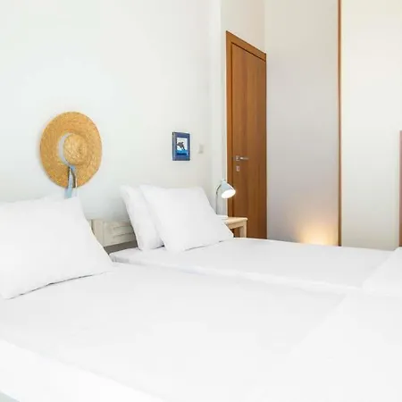 Sleeps 9 Pool Air Con Wifi Villa