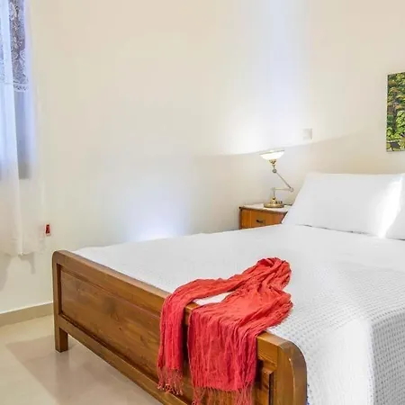 Sleeps 9 Pool Air Con Wifi Sivota